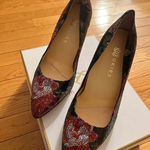 Ukies red and black heels - Picture 2 of 3